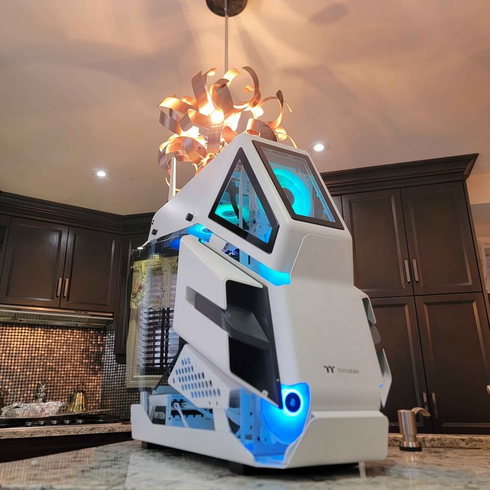 Custom PC - Ryzen 7 7700x / RTX 4070 / 32GB DDR5 RAM / 5TB - photo 2