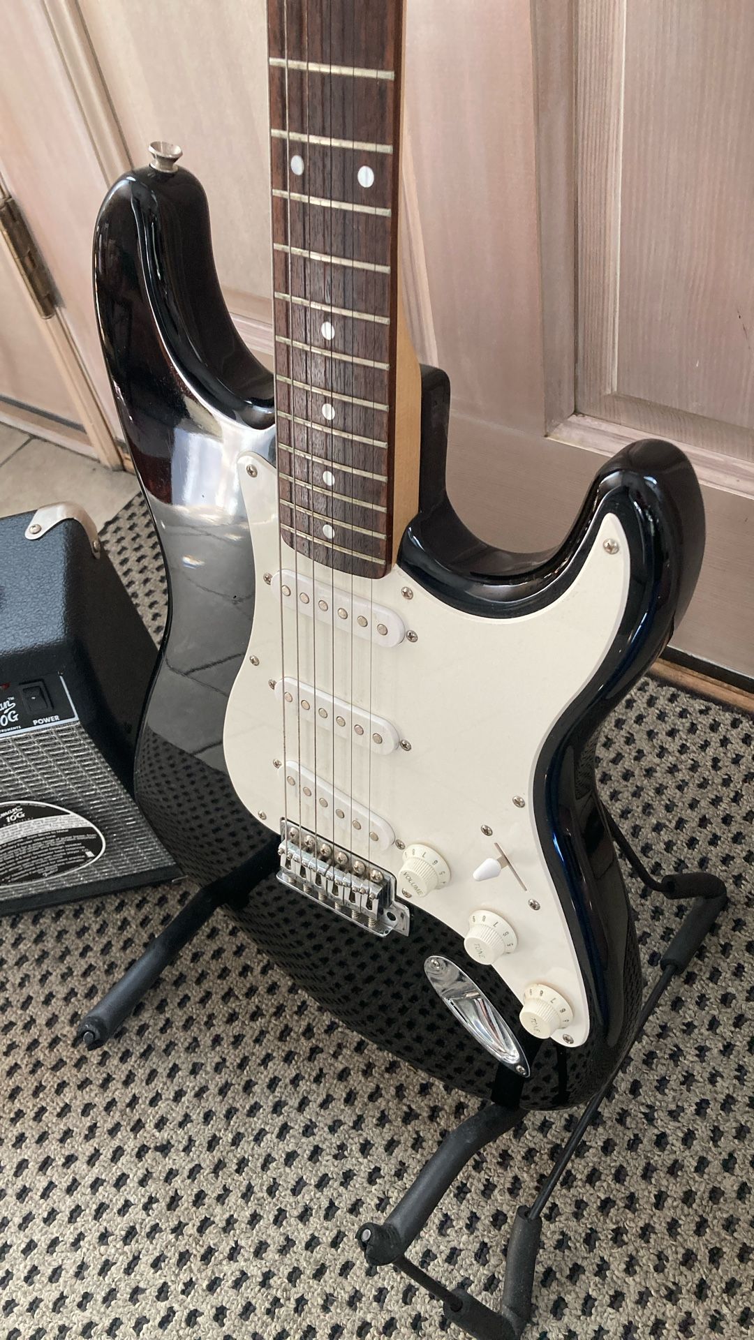 Fender Squier Stratocaster - photo 4