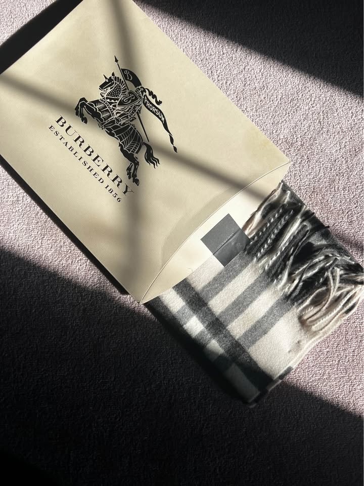 Burberry Scarf with tag - photo 3