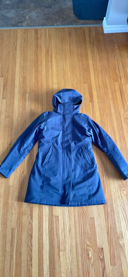 Patagonia 3 in 1 Parka Size Medium Dark Blue