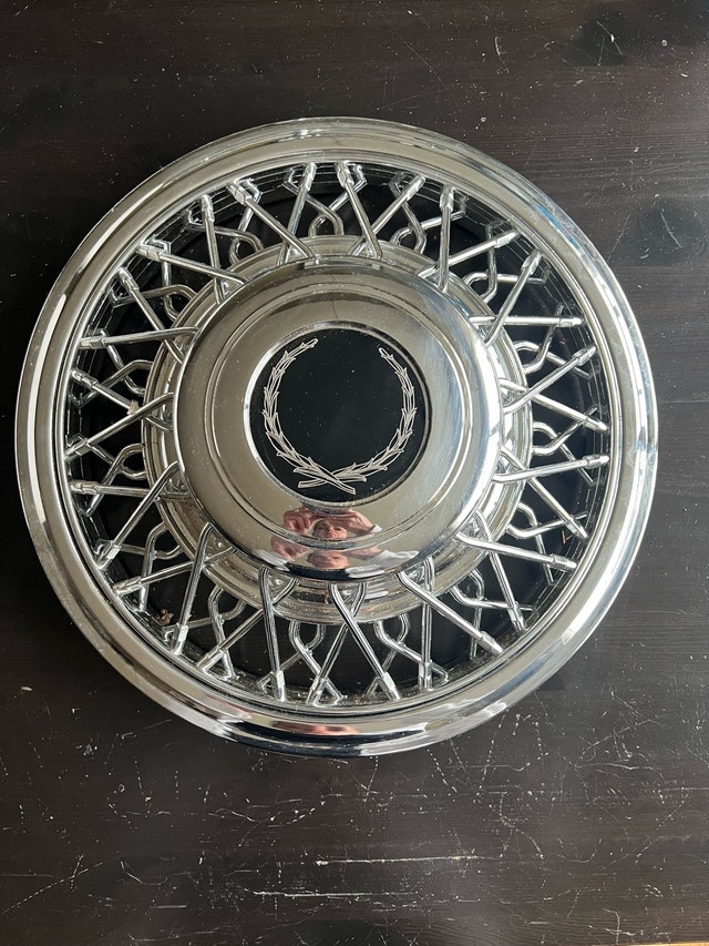 Cadillac Hubcap - photo 2