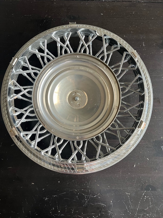 Cadillac Hubcap - photo 3