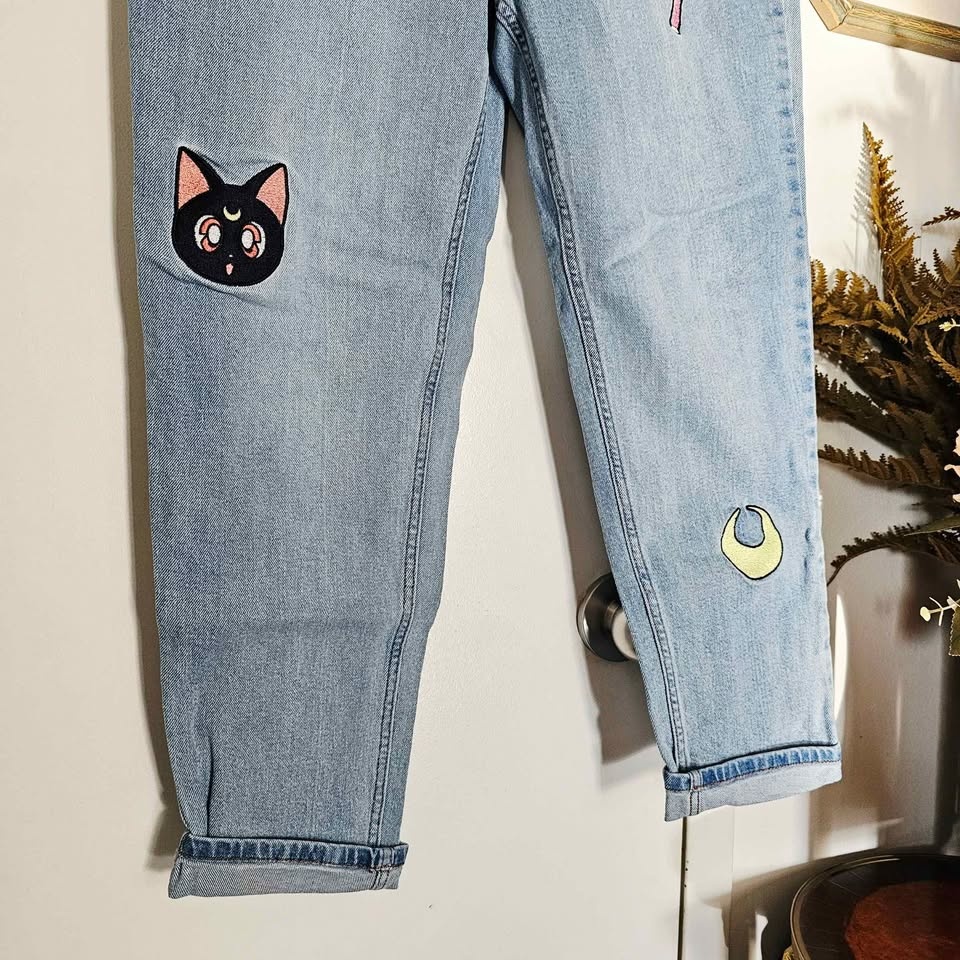 Size 9 Sailor Moon Embroidered Light Blue Mom Jeans - photo 4