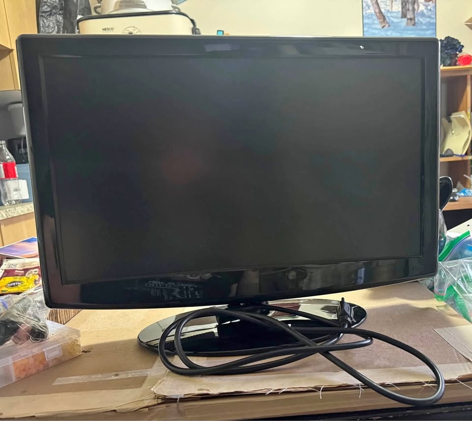 32in GPX Black TV