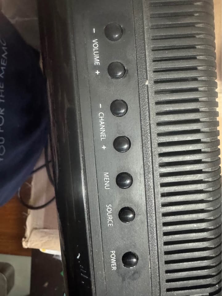 32in GPX Black TV - photo 2