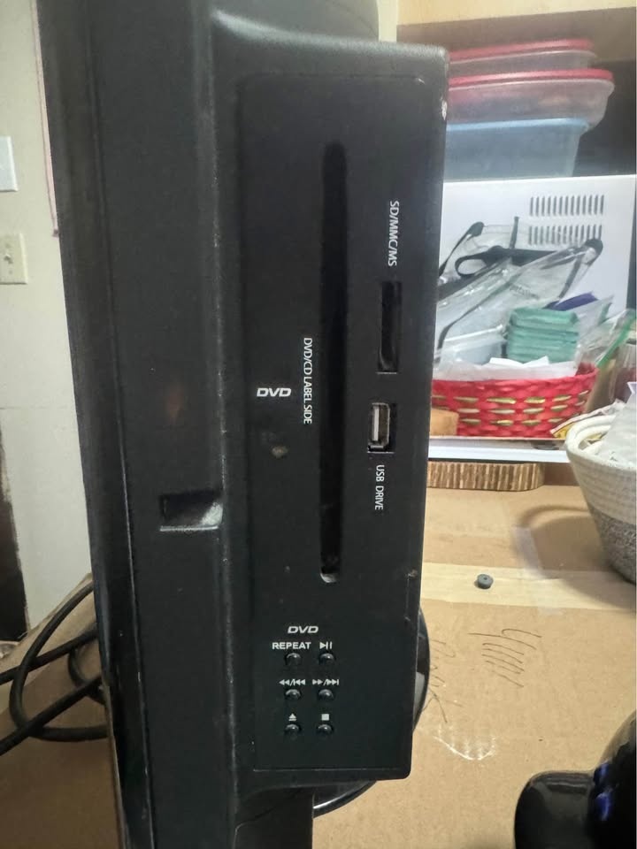 32in GPX Black TV - photo 3