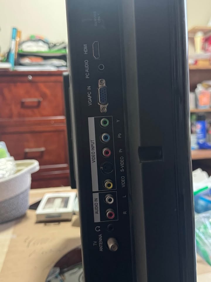 32in GPX Black TV - photo 4