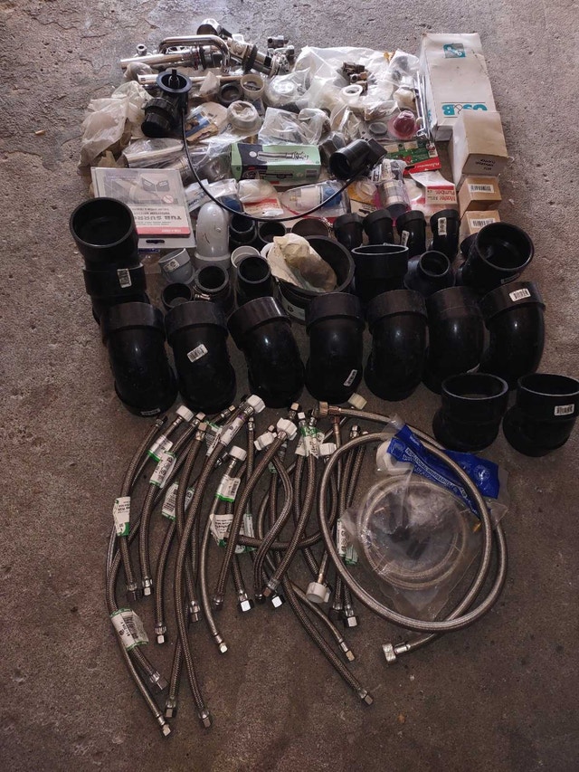 Plumbing fittings and lines assortment - photo 2