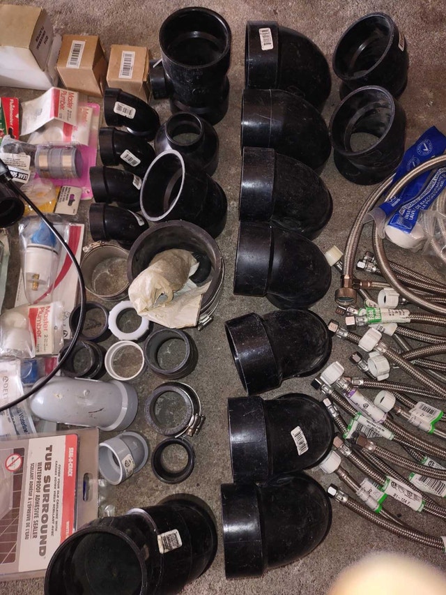 Plumbing fittings and lines assortment - photo 3