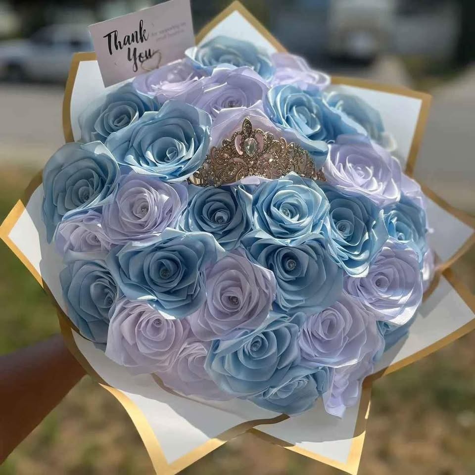 30 Count Eternal Rose Bouquet with Crown - photo 2