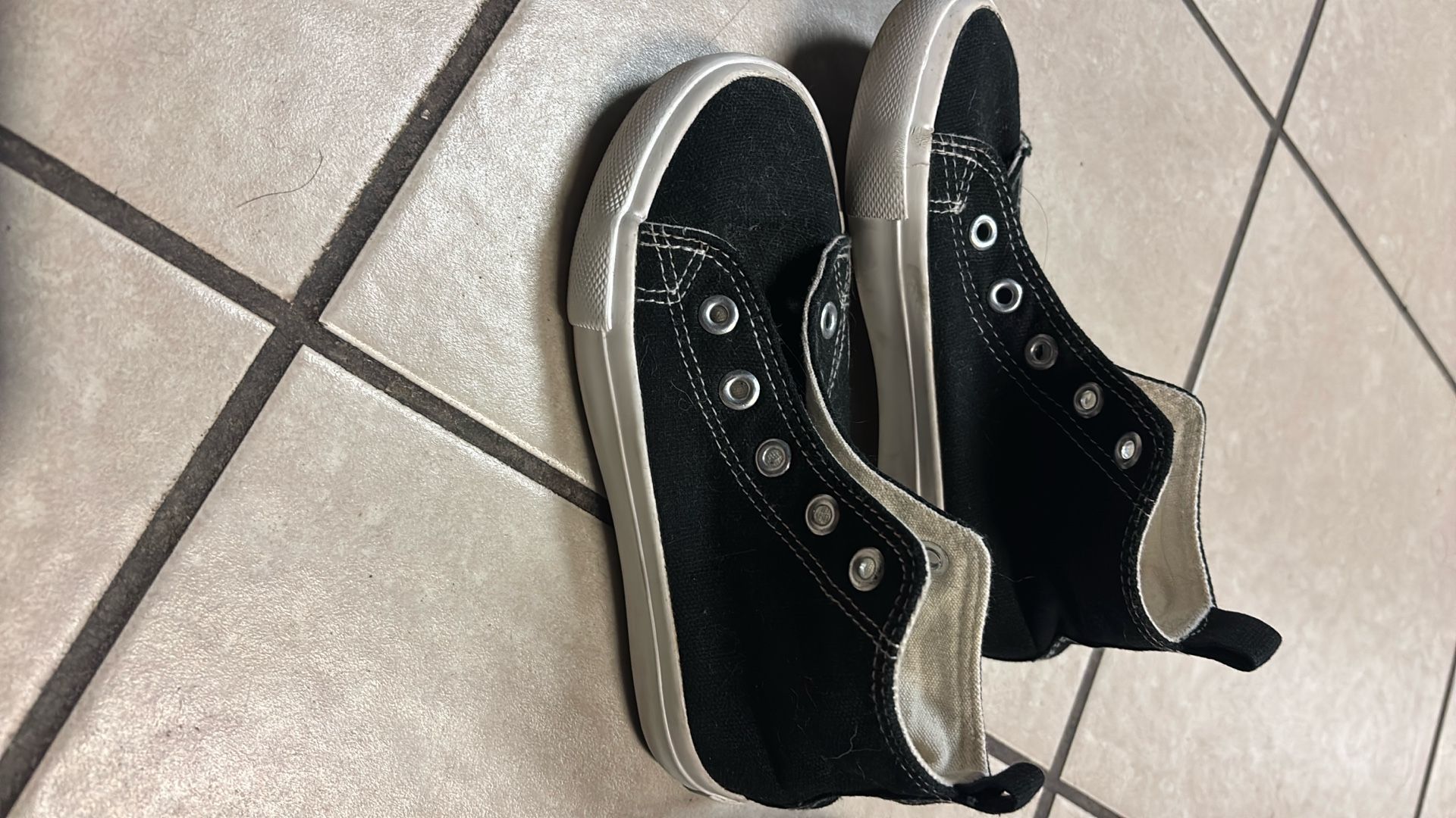 Kids Shoes Size 10-11 - photo 2