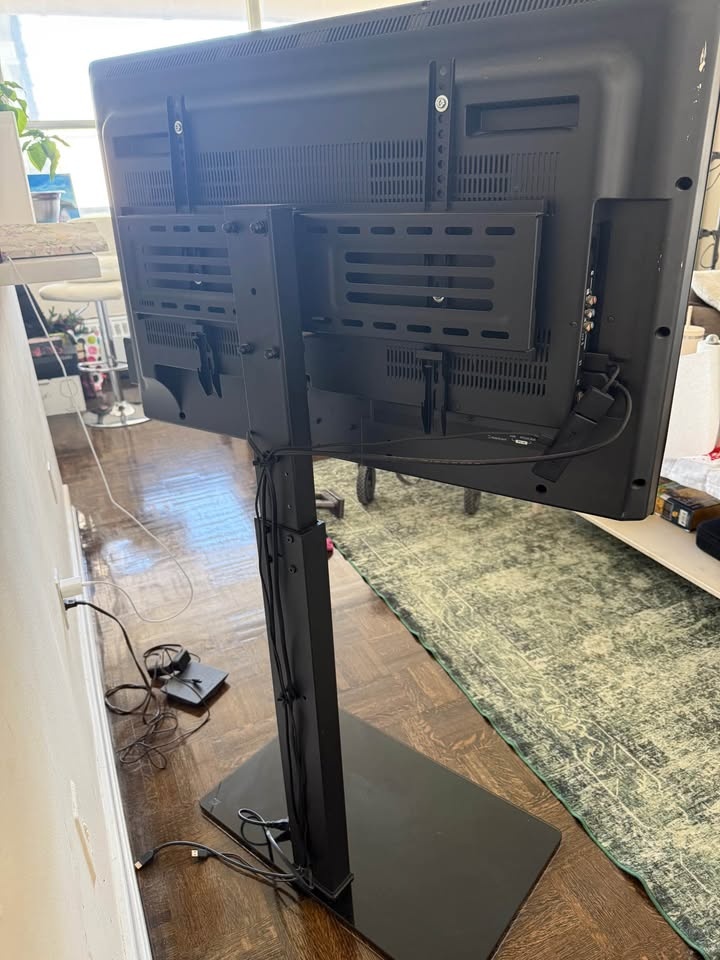 Extendible TV Stand - photo 2