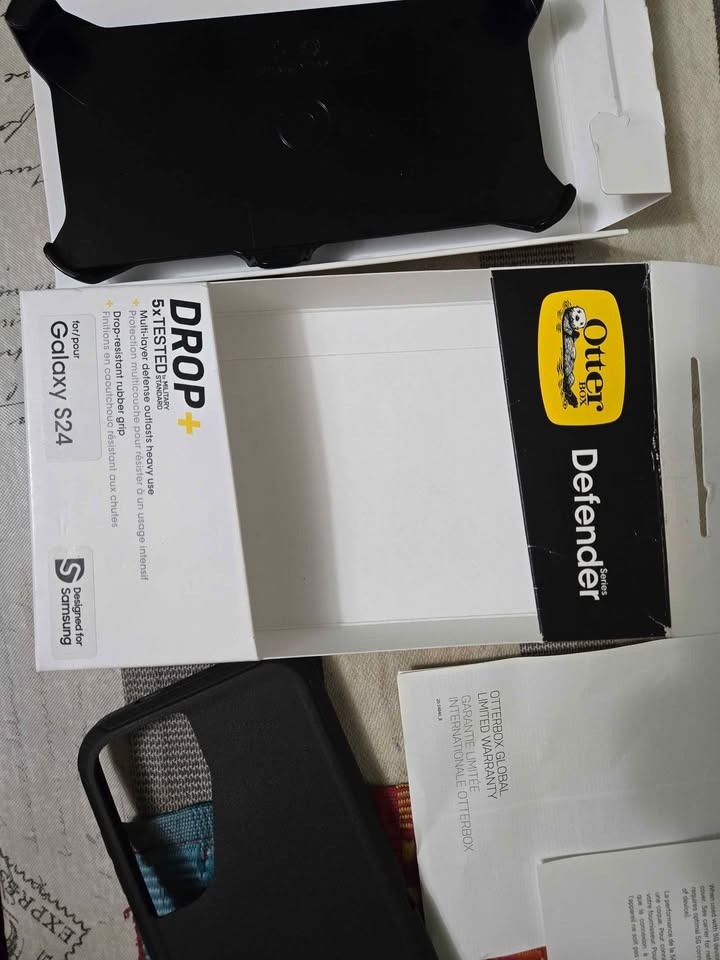 Galaxy S24 OtterBox case - photo 3