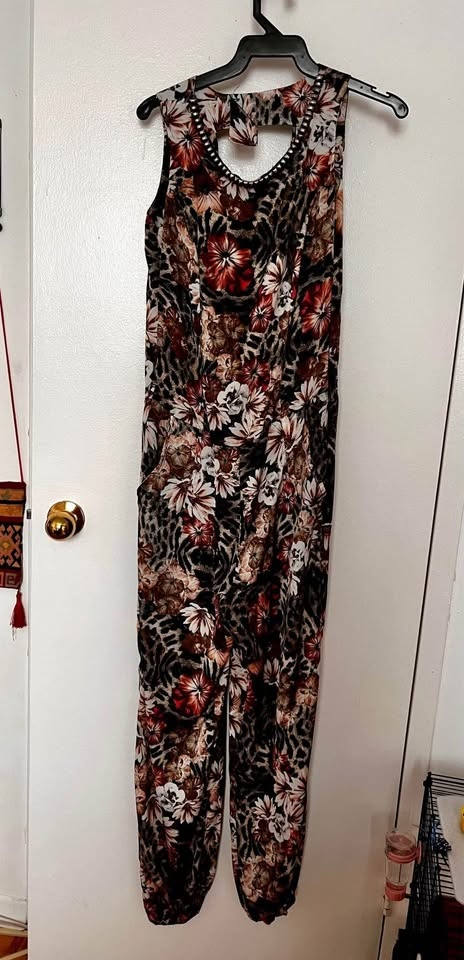 Almost new elegant jumpsuit/cutsuit - photo 2