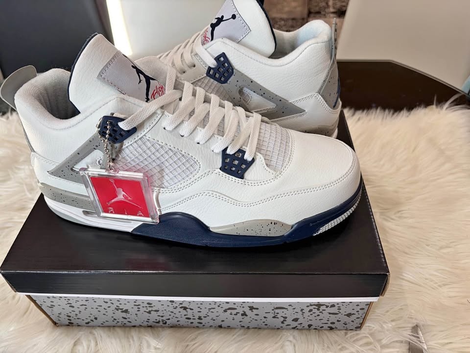 Jordan 4s Midnight Navy