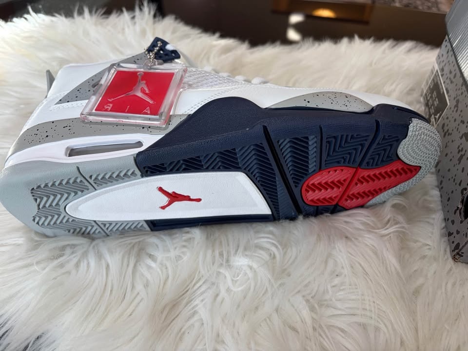 Jordan 4s Midnight Navy - photo 3