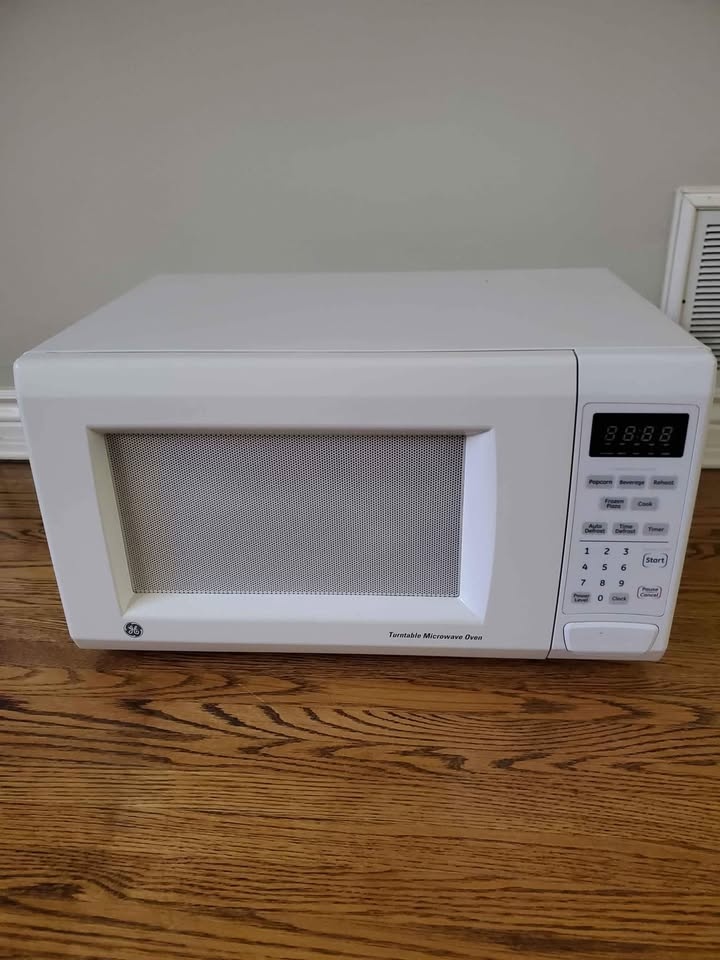 GE Turntable Microwave Oven