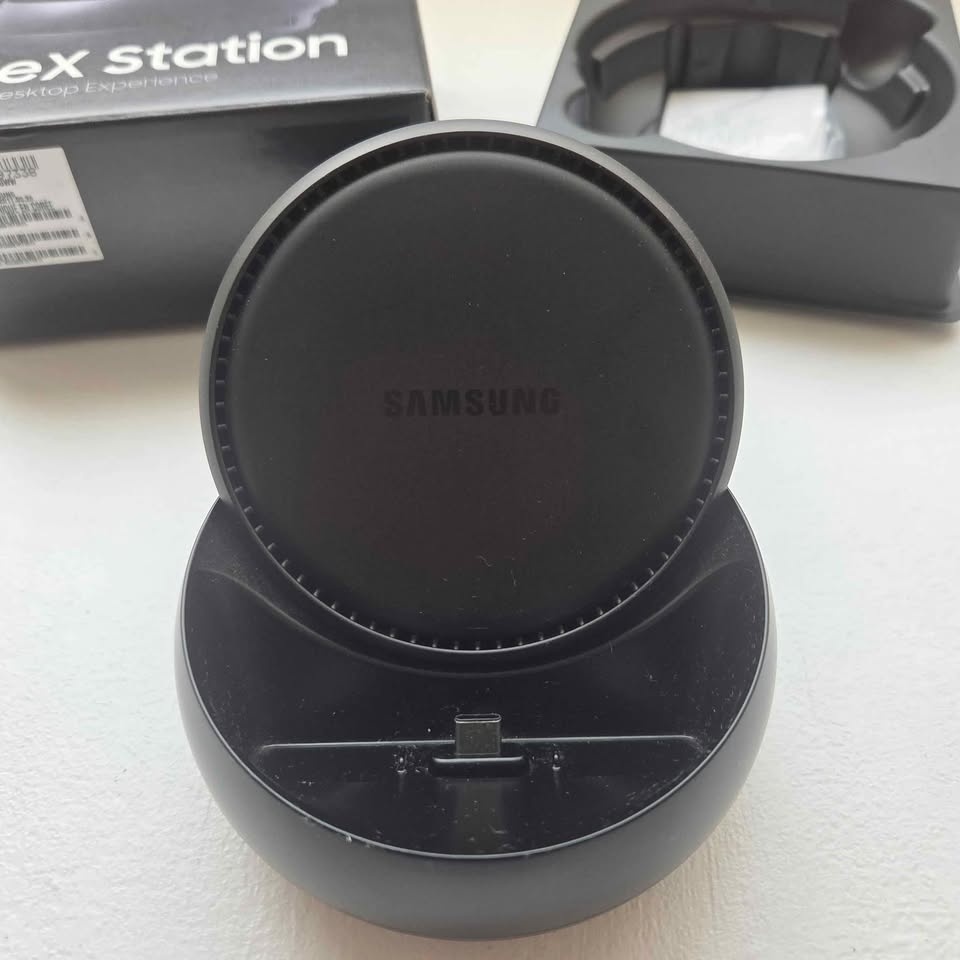 Samsung DeX Station EE-MG950 - photo 2