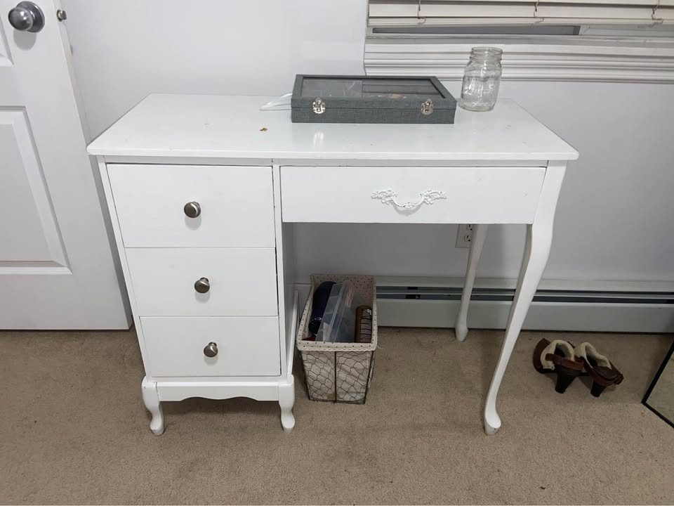 White vintage vanity - photo 2