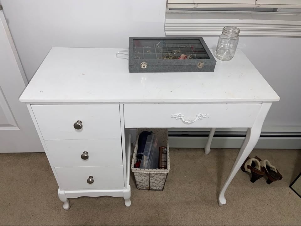 White vintage vanity - photo 3