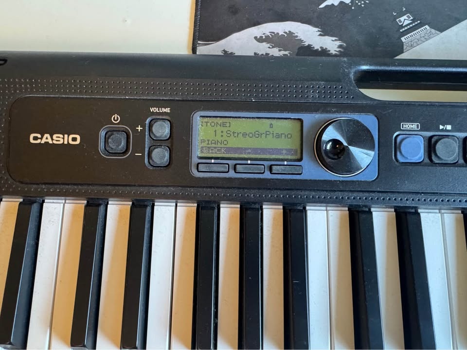 Casio Keyboard Piano - Casitone CT-S300 - Perfect Condition - photo 2