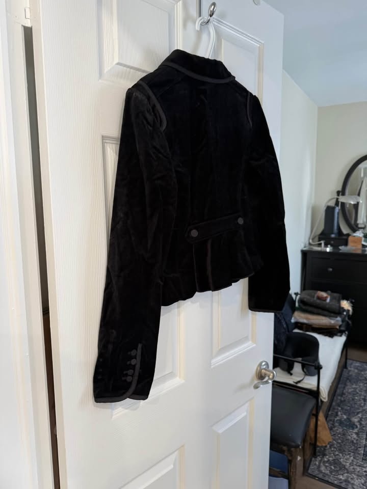 White House Black Market Black Velvet Cropped Blazer Size 4 - photo 3