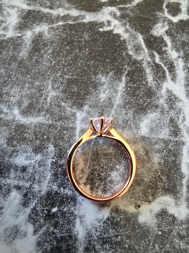 Beautiful Gold-plated Engagement Ring - photo 3
