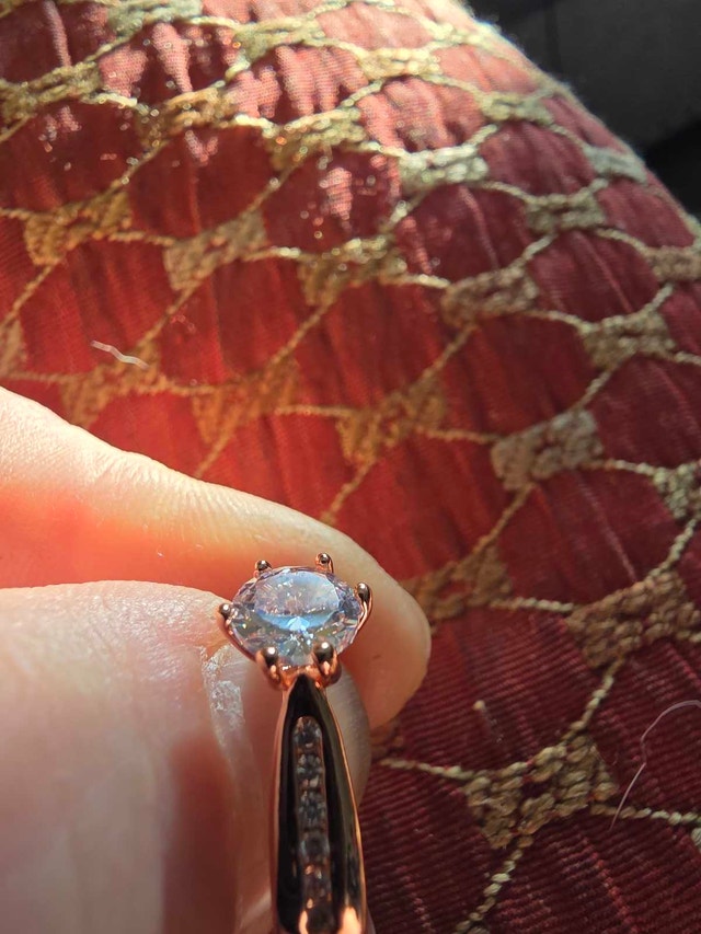 Beautiful Gold-plated Engagement Ring - photo 5