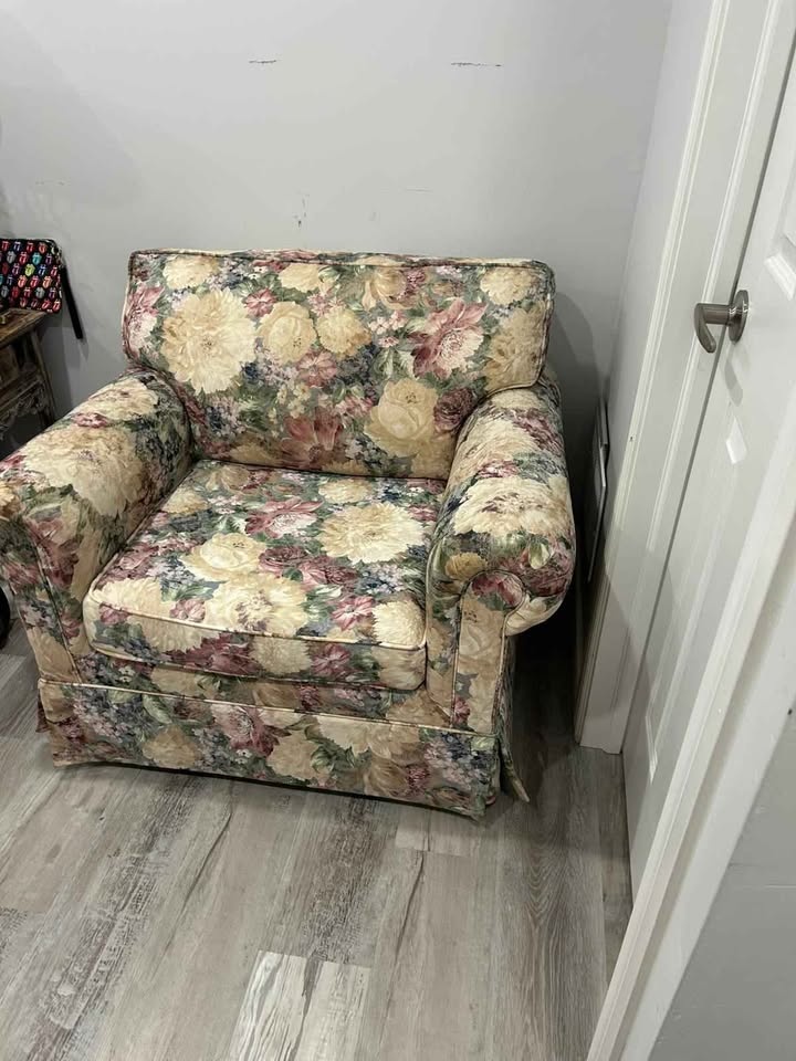 Home Clear out! Multiple Furniture for Sale!! - photo 5