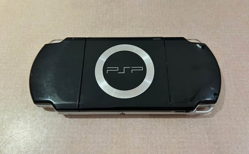 Sony PSP 2000 with NEW Battery - photo 4