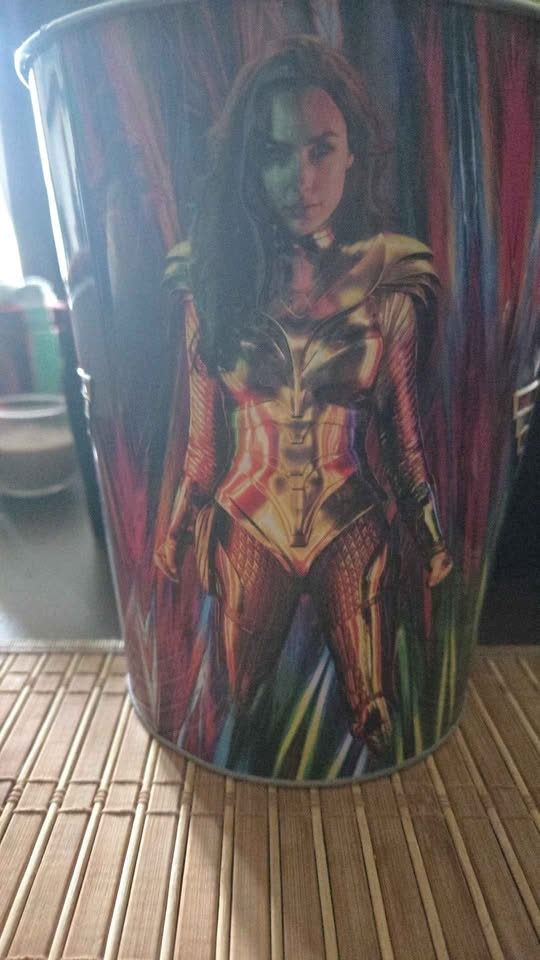 CINEPLEX WONDER WOMAN 1984 Popcorn Bucket - photo 2