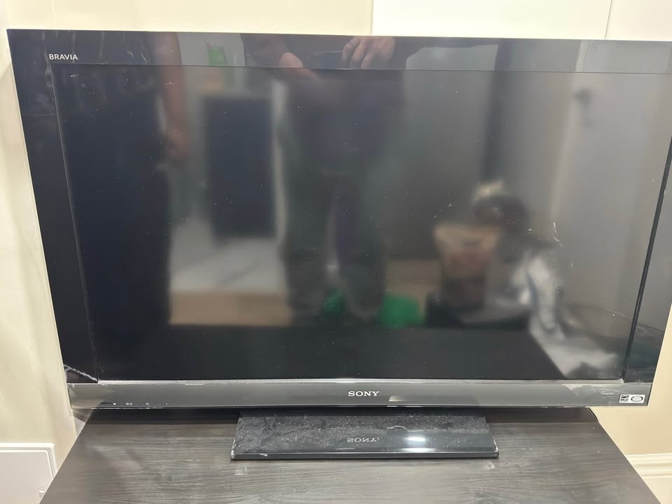 TV Stand with 2 TVs (42" and 32") - photo 2