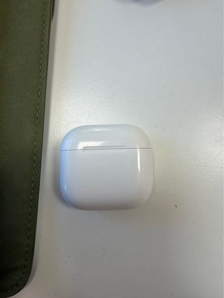 AirPods 4th gen - Genuine - photo 2