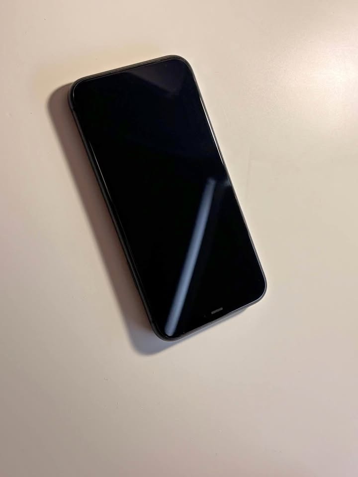 iPhone 11, Black, Excellent Condition, 64GB