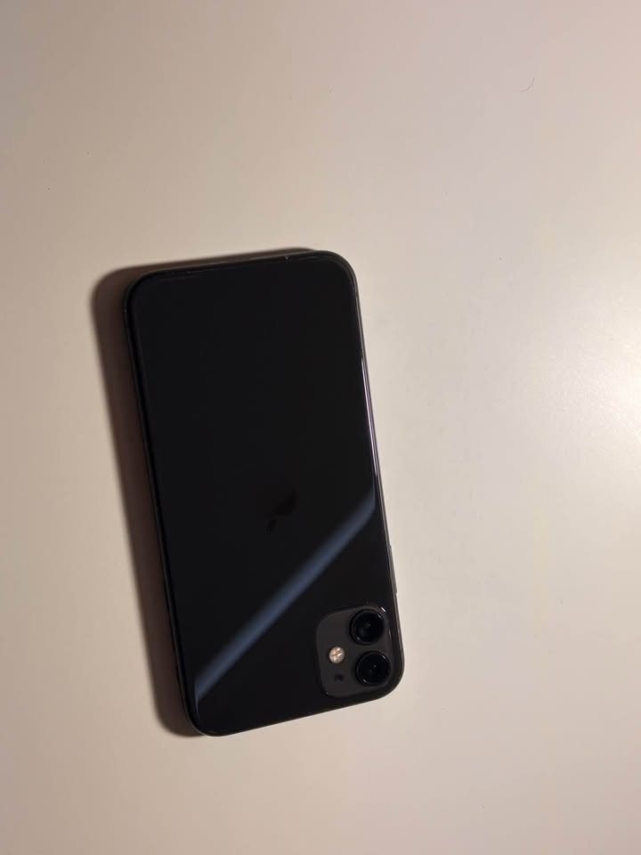 iPhone 11, Black, Excellent Condition, 64GB - photo 2