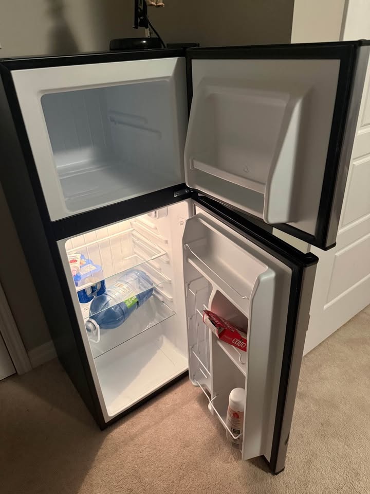 Medium Whirlpool fridge with freezer - photo 2