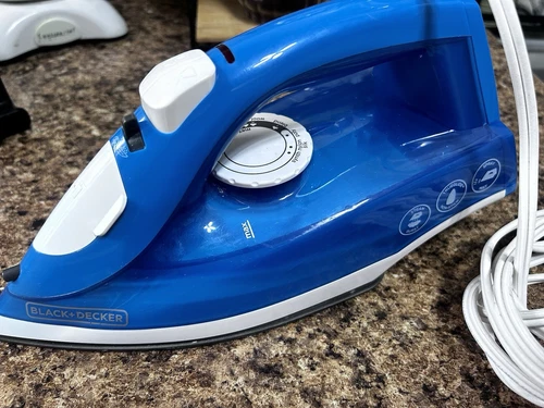 Black + Decker Iron - photo 2