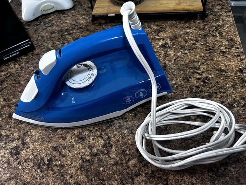 Black + Decker Iron - photo 3