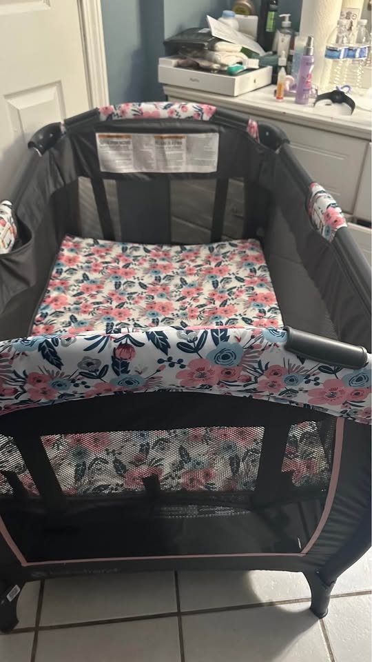 Baby trend Pack and Play - photo 3