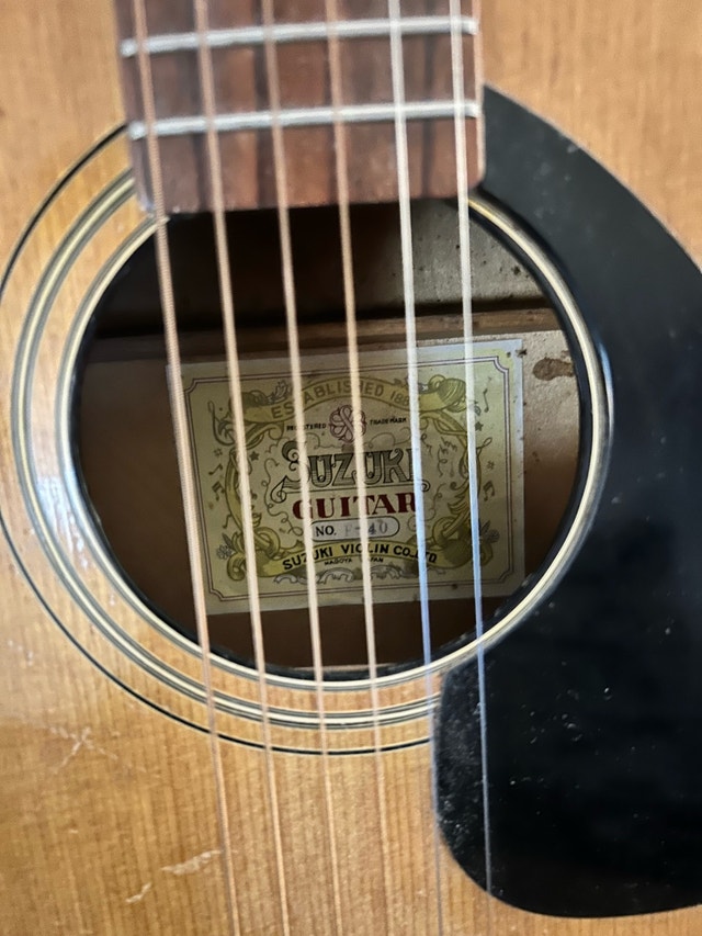 Vintage Suzuki F-40 Guitar