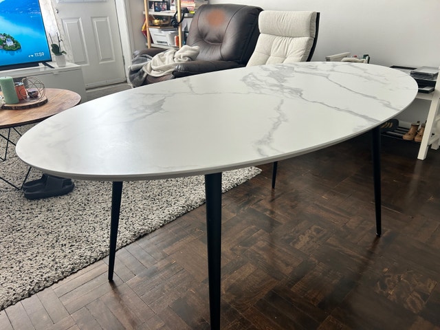 Structube Table 160 x 90 cm