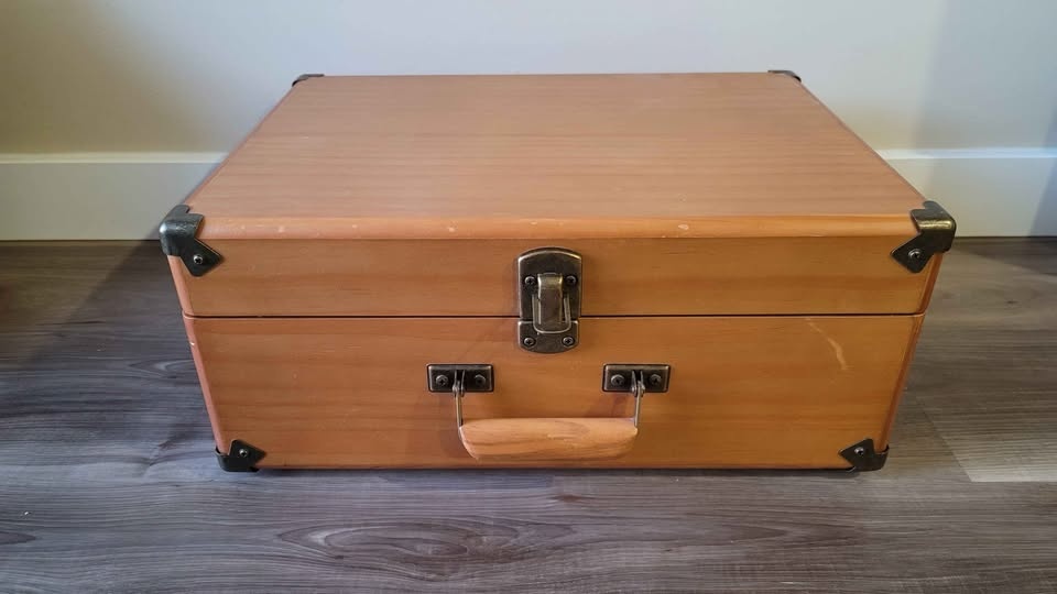 Crosley portable record player wooden suitcase style - photo 2