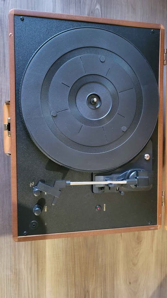 Crosley portable record player wooden suitcase style - photo 3