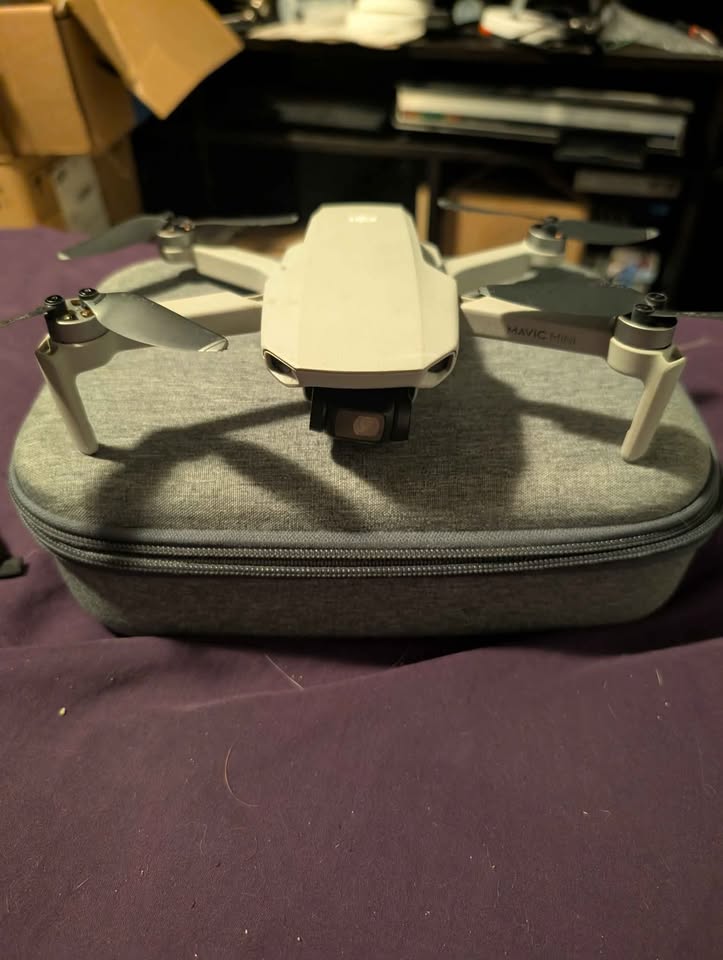 DJI Mini 1, 2 Batteries & Controller