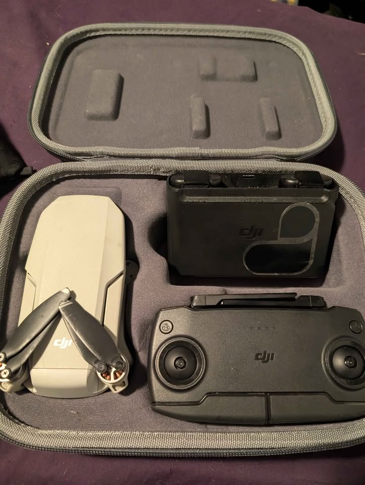 DJI Mini 1, 2 Batteries & Controller - photo 2