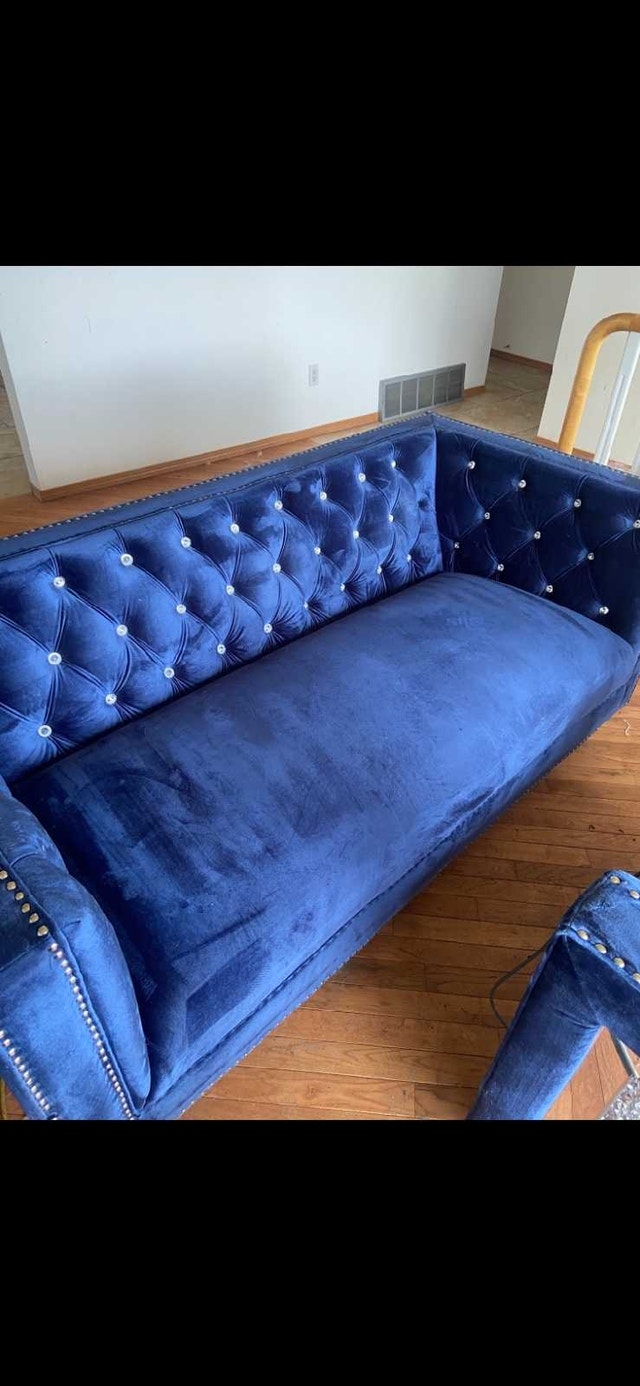 Detailed Crafted Living Room Set - Like New - photo 3