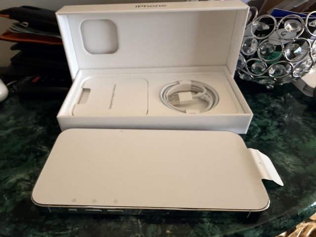 LNIB iPhone 14 Pro Max 128GB Unlocked - photo 3