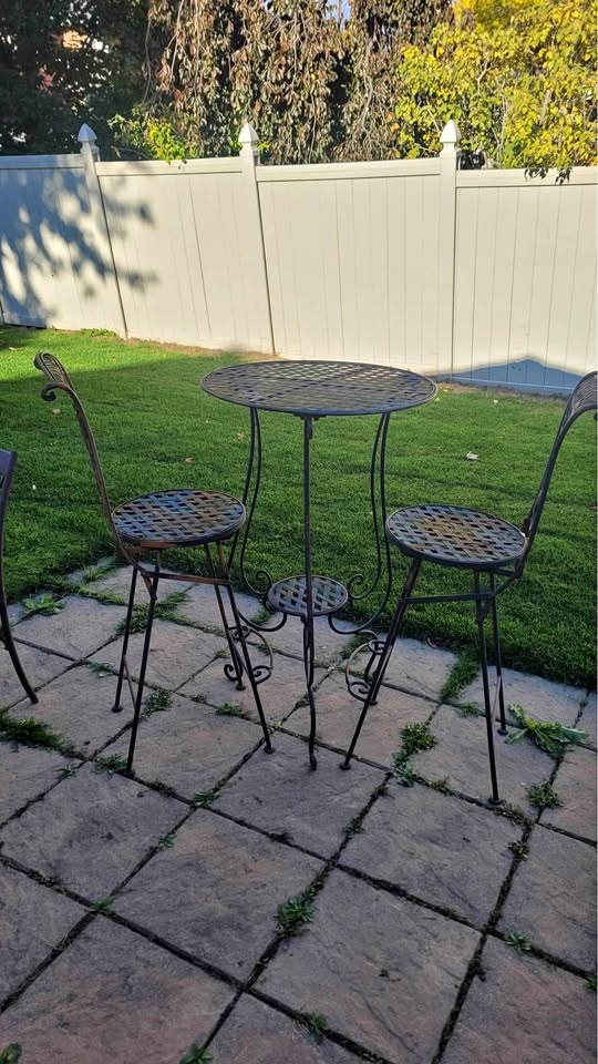 Table top chairs and table - Bolton pickup