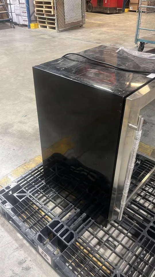 BRAND NEW* Magic Chef Wine and Beverage Fridge/Cellar image indicator(2)