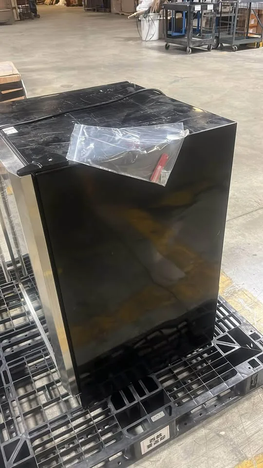 BRAND NEW* Magic Chef Wine and Beverage Fridge/Cellar image indicator(3)